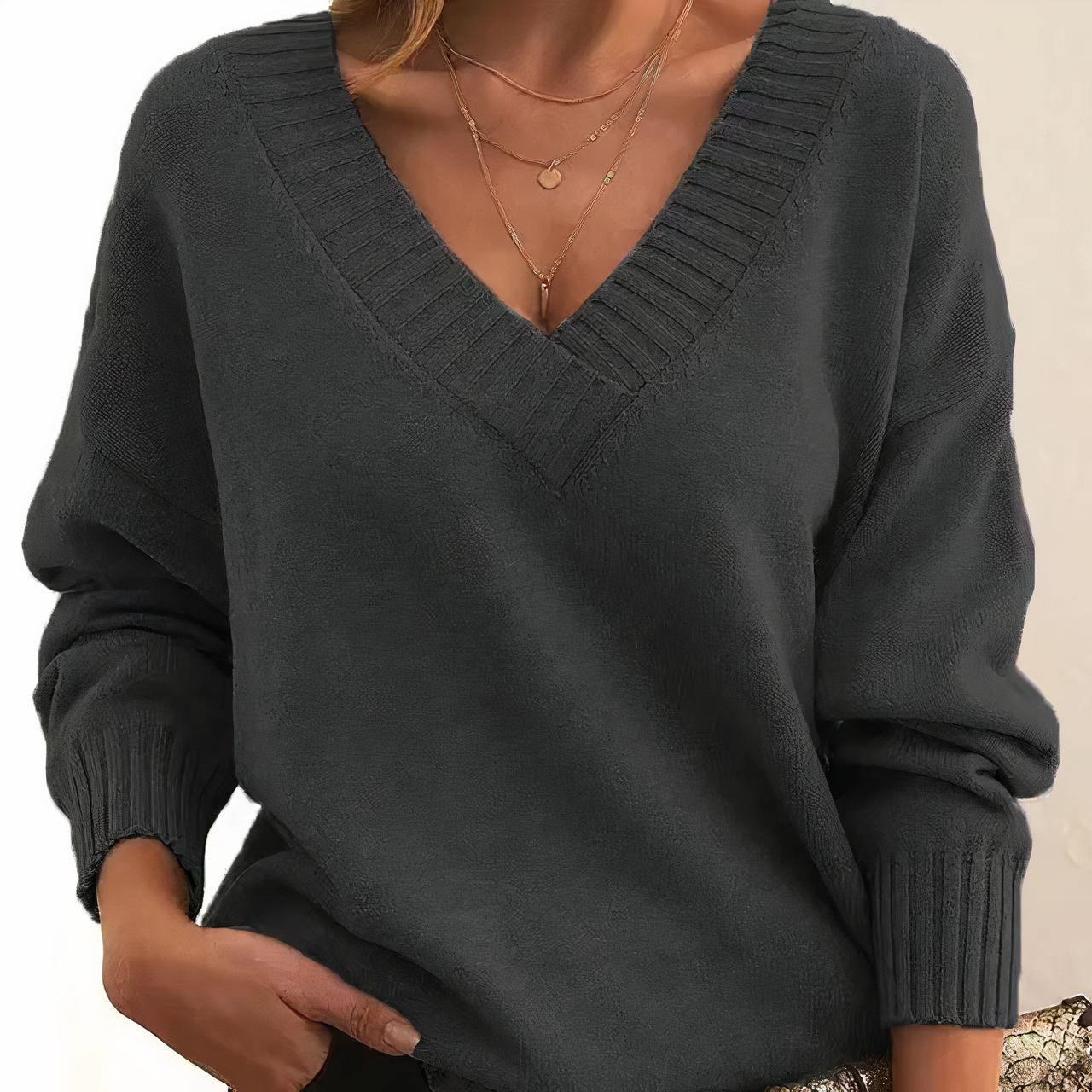 Fion - Elegant V-Neck Jumper