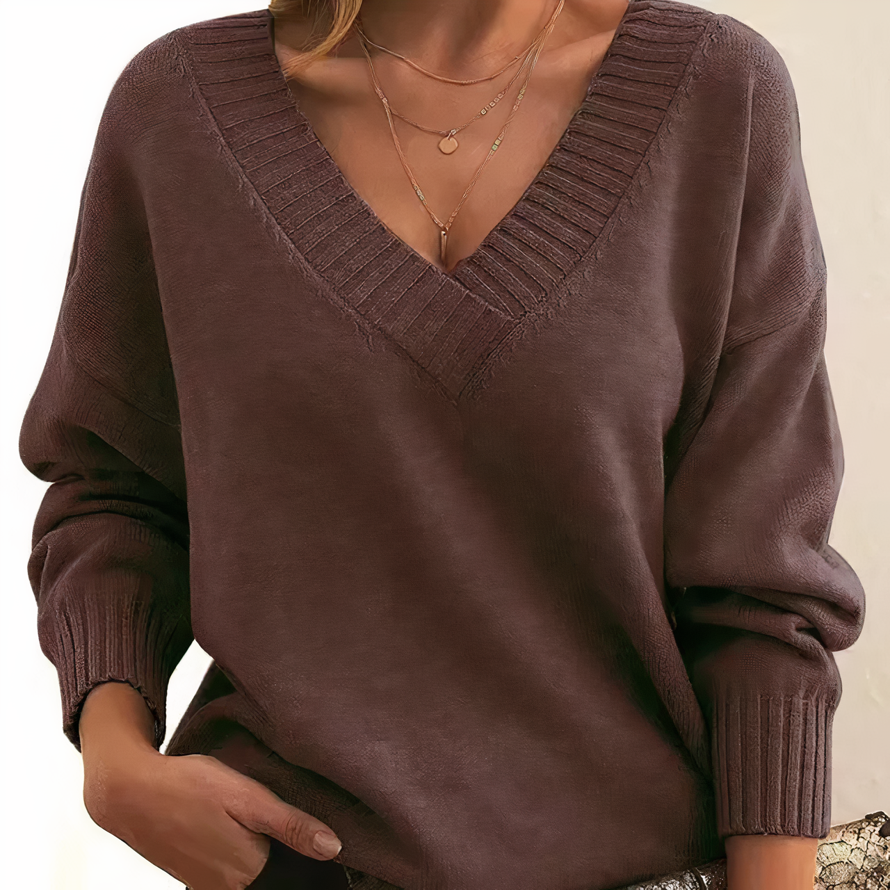 Fion - Elegant V-Neck Jumper